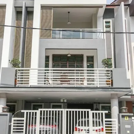Modern Home/ 5 Min Jonker/Walking Mahkota Mall & Hospital/ 24 Pax 7R6B/ Mlk Town Malacca Exterior photo