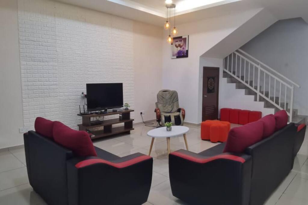 Modern Home/ 5 Min Jonker/walking Mahkota Mall & Hospital/ 24 Pax 7r6b/ Mlk Town Malacca