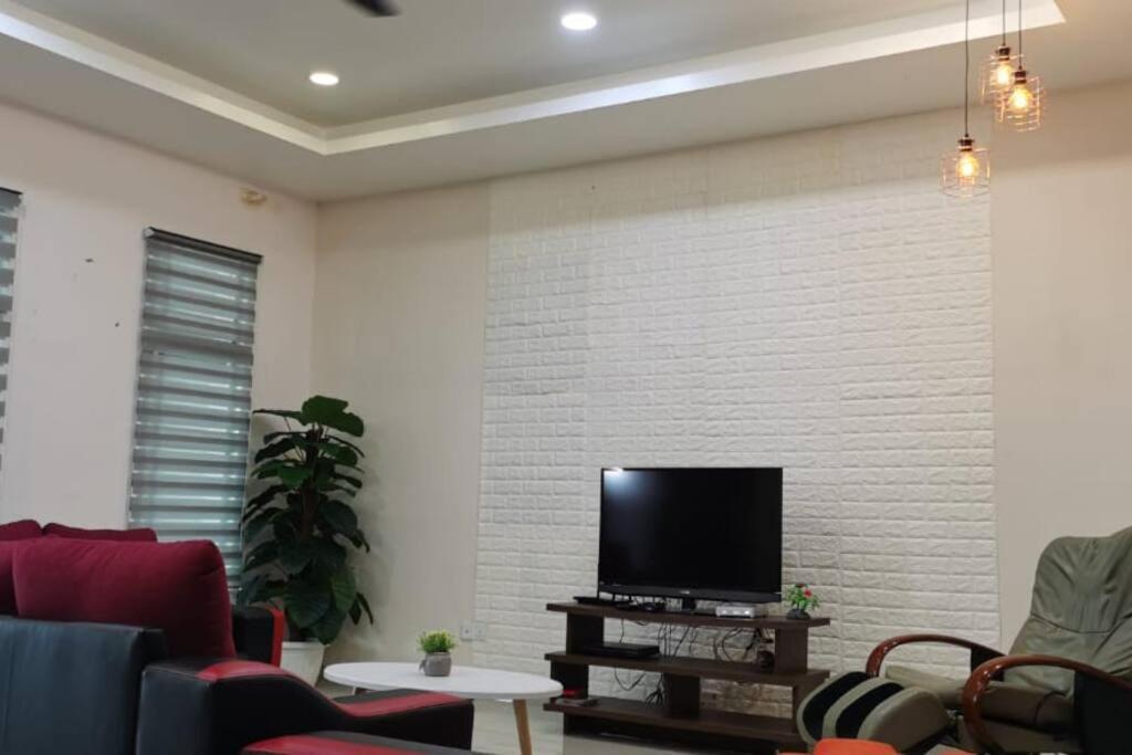 Modern Home/ 5 Min Jonker/walking Mahkota Mall & Hospital/ 24 Pax 7r6b/ Mlk Town Holiday home