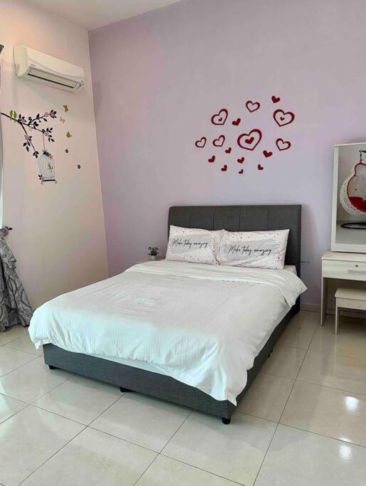 Modern Home/ 5 Min Jonker/walking Mahkota Mall & Hospital/ 24 Pax 7r6b/ Mlk Town Holiday home *