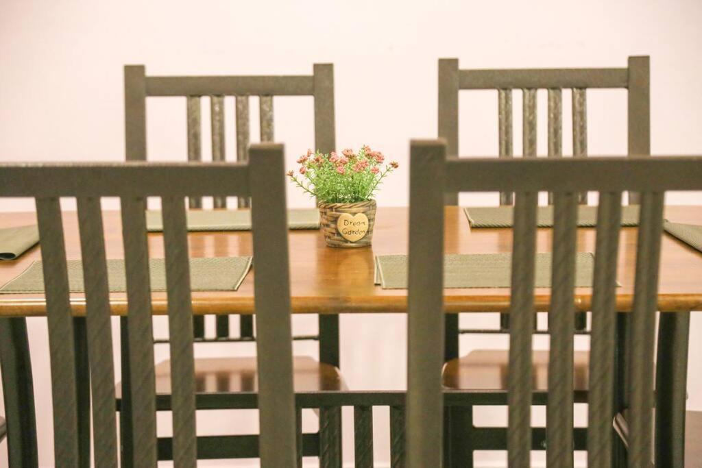 Modern Home/ 5 Min Jonker/walking Mahkota Mall & Hospital/ 24 Pax 7r6b/ Mlk Town