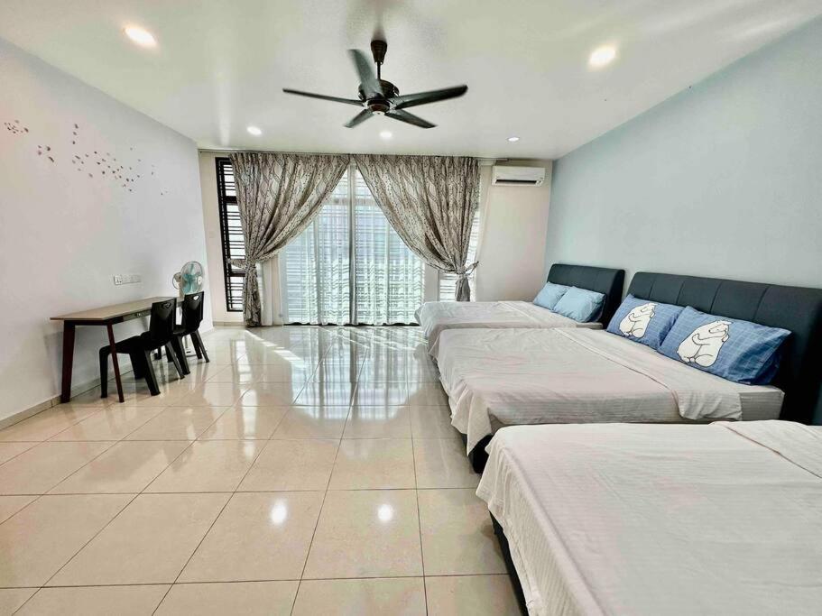 Modern Home/ 5 Min Jonker/walking Mahkota Mall & Hospital/ 24 Pax 7r6b/ Mlk Town *