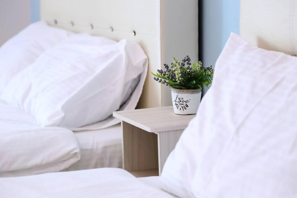 Modern Home/ 5 Min Jonker/walking Mahkota Mall & Hospital/ 24 Pax 7r6b/ Mlk Town * Malacca
