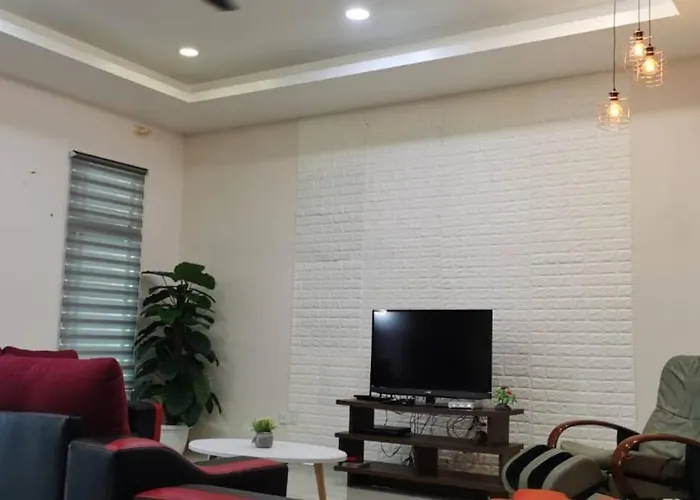 Modern Home/ 5 Min Jonker/Walking Mahkota Mall & Hospital/ 24 Pax 7R6B/ Mlk Town